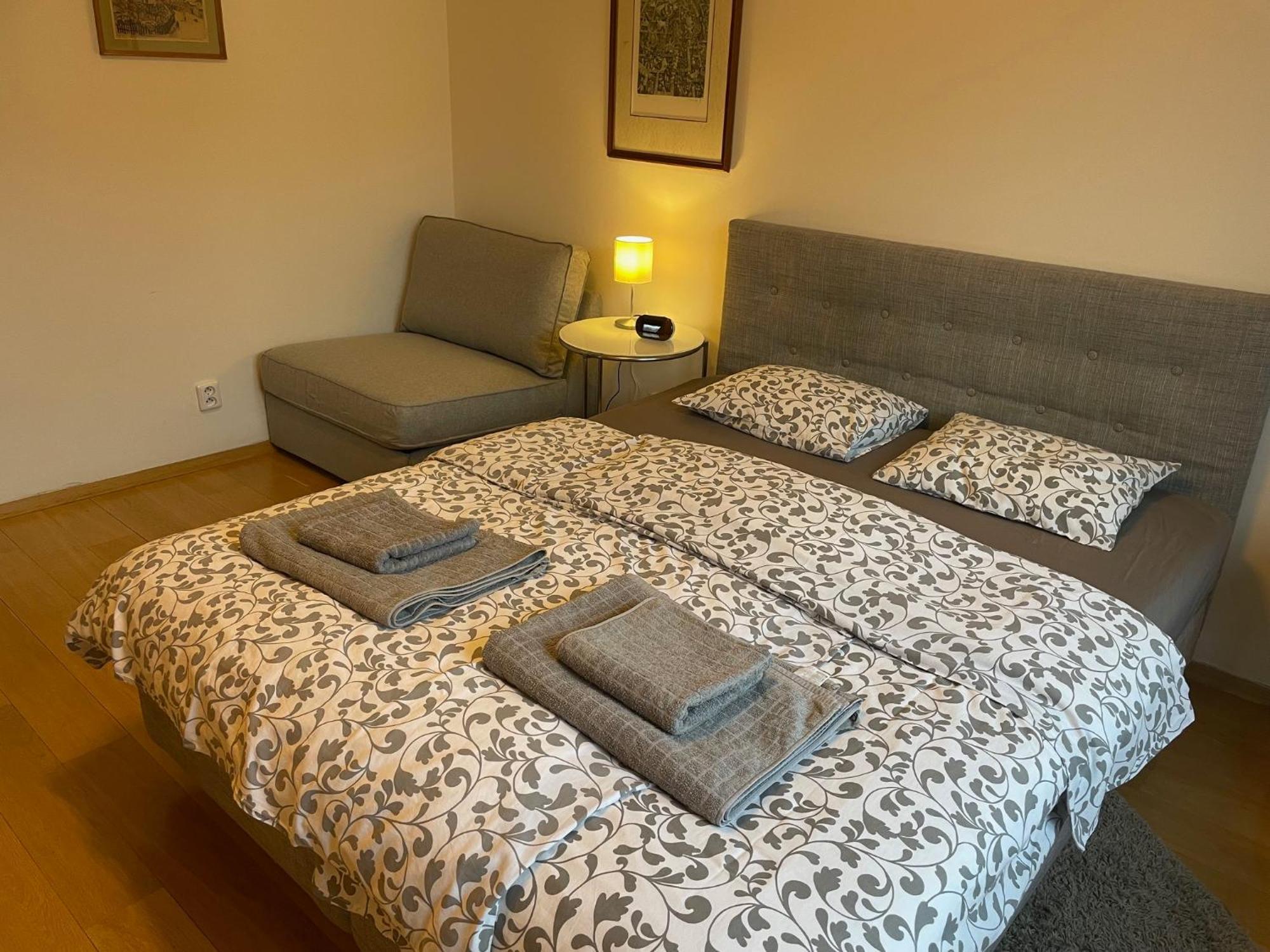 Apartment Kosatcova Прага Екстериор снимка