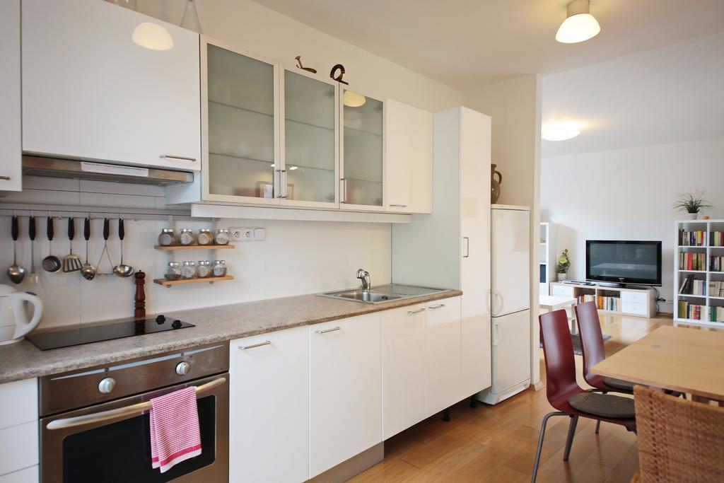 Apartment Kosatcova Прага Екстериор снимка