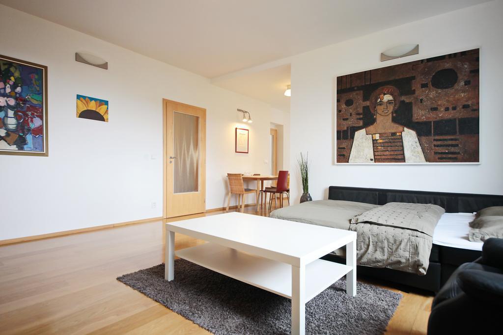Apartment Kosatcova Прага Екстериор снимка