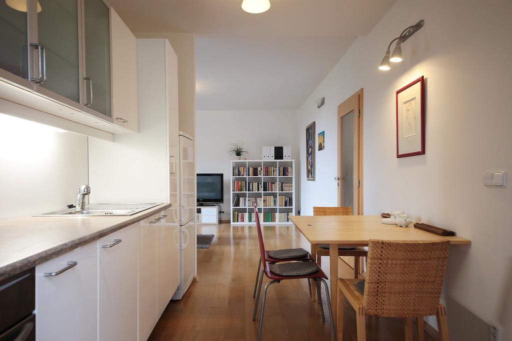 Apartment Kosatcova Прага Екстериор снимка