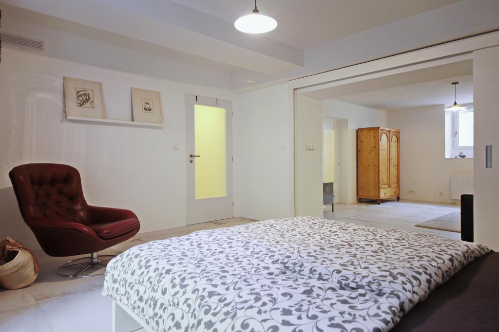 Apartment Kosatcova Прага Екстериор снимка
