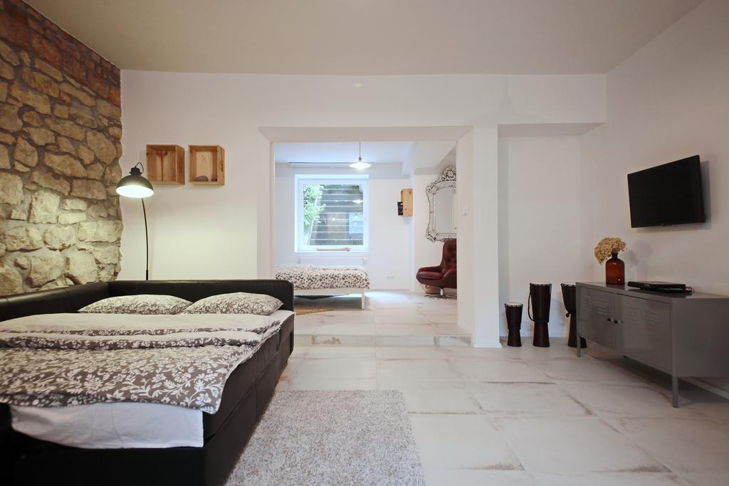 Apartment Kosatcova Прага Екстериор снимка