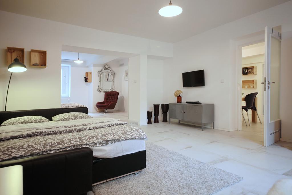 Apartment Kosatcova Прага Екстериор снимка