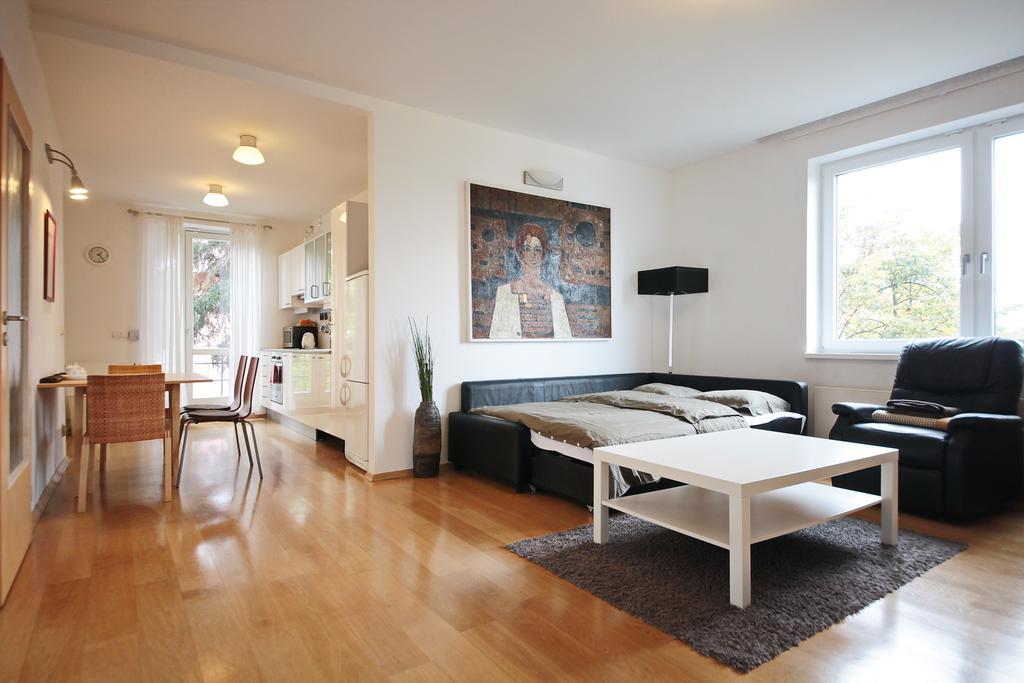 Apartment Kosatcova Прага Екстериор снимка